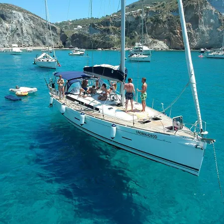 Botel Happy Sailing Barca A Vela *
